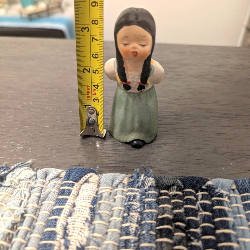 Vintage 1956 Napco Salt or Pepper Shaker "Kissing Holland" - Picture 5 of 6